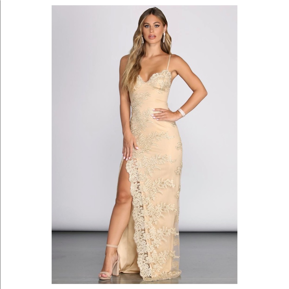 ANASTASIA LACE FORMAL DRESS